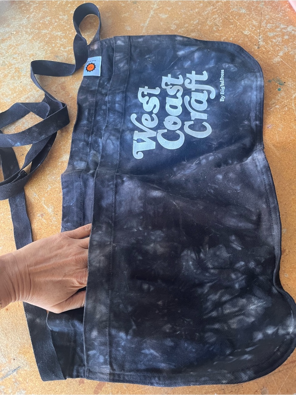 Big Bud Press x West Coast Craft utility apron - Picture 3 of 4